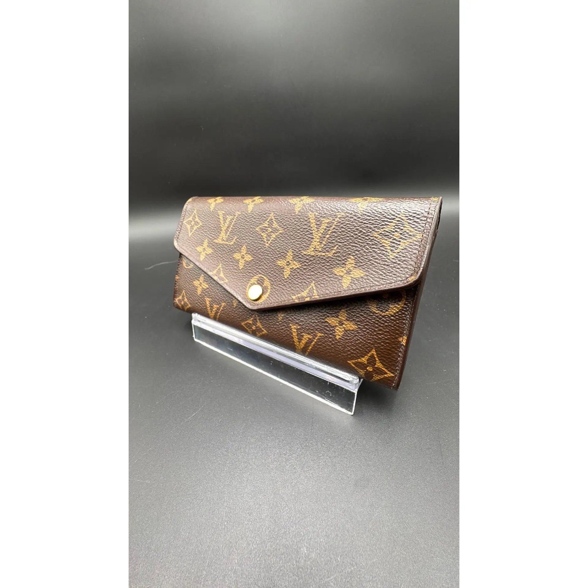 Pre-owned Louis Vuitton Leather Luxury Bags & Accessories Monogram Sarah Wallet, Fuchsia Int Date Code: MCCHP07132603. Entrupy ID: GB2QXTD.