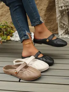 Summer New Soft Folded Sandals, Plain PU Material, Metal Decoration Strap, Easy Wear-Off, Flat Rubber Sole, Rich Colors, Fashionable