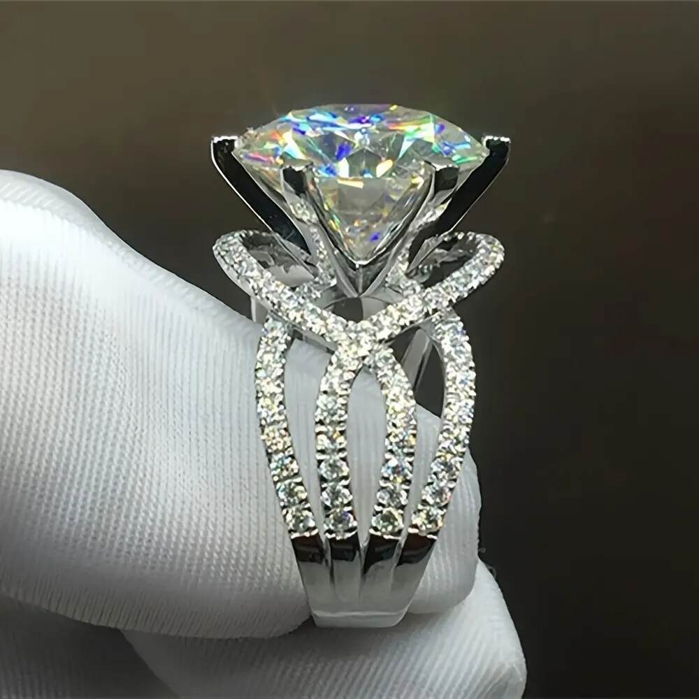 A luxurious 925 sterling silver 4-carat moissanite engagement ring, suitable as an elegant gift for anniversaries, housewarming, Saint Nicholas Day, and autumn celebration events