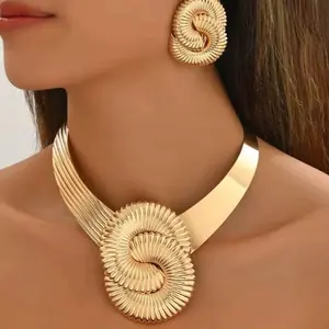 Elegant Swirl Shaped Charm Choker & Earrings Statement Heavy Metal Gold /Black Color Jewelry Set For Women