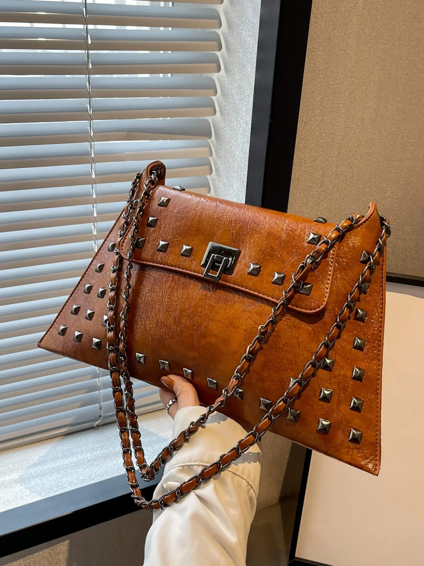 Small, versatile underarm bag with rivet decoration design, retro single shoulder bag, double chain shoulder strap flip bag, Stylish crossbody bags, Fashion Bags, PU Leather, suitable for commuting and shopping in the mall