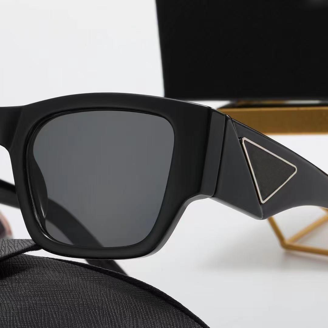 Stylish Retro Large Square Sunglasses for Men & Women Classic Square Sunglasses Trendy UV400 Protection for All Occasion