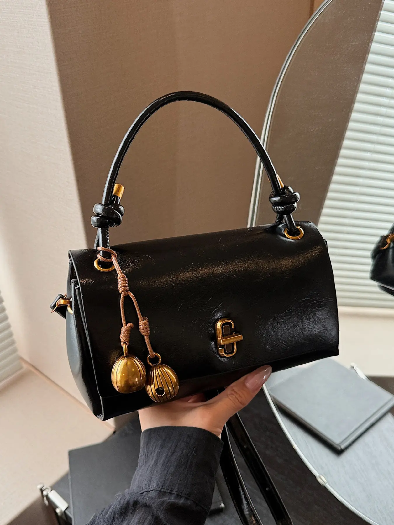 Vintage Versatile Lock Design Handbag, Practical Shoulder Crossbody Bag, Ideal for Daily Use, Dates, Dinners, and More, Fashionable Handbag, Stylish Versatile Bag, Crossbody Purse, Casual Crossbody Bag, Casual Everyday Bag, Cross Body Bags