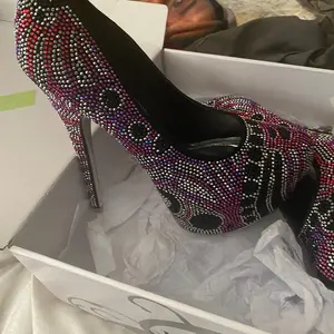 Shi By Journey Sequin Heels High Heel (5-8 cm) size 8.5