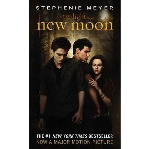 USED Book - New Moon (The Twilight Saga, Book 2) by Stephenie Meyer (Paperback) - english
