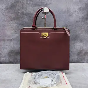 Pre-owned SALVATORE FERRAGAMO Leather Shoulder Bags 7.8'' R3309 Shoulder Bag C1891379950 0409 T1 Qiqi