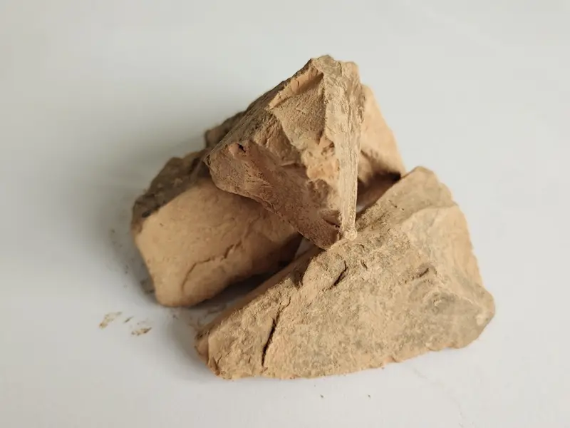 Pure Smoky Yellow-White Clay Edible Chunks Sand-Free Non-Sticky Cosmetic Grade Quality for Safe Consumption