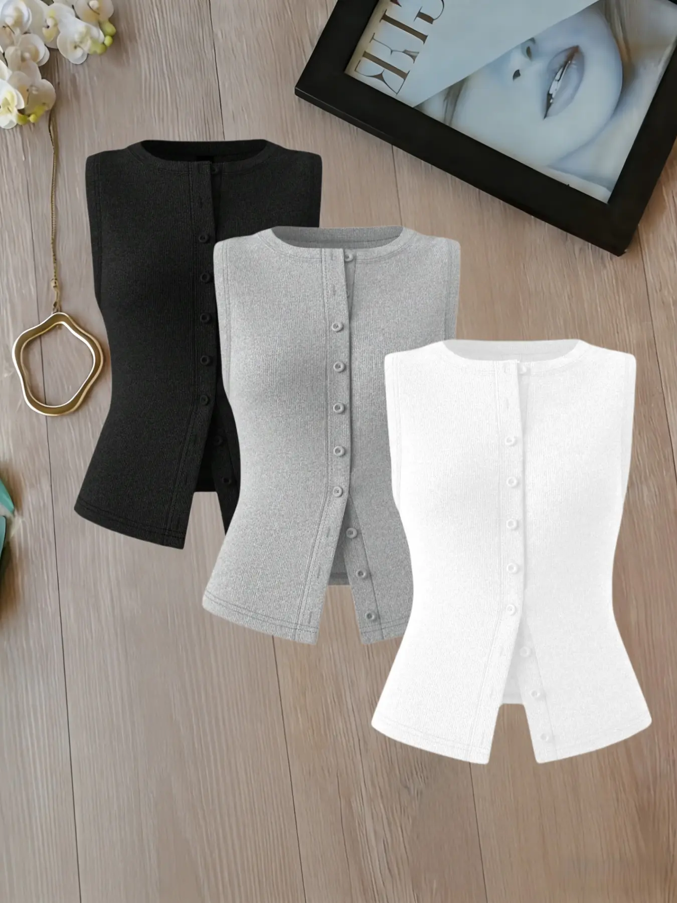 Design Minimalist Casual Sleeveless Round Neck Vest Set, Button Front, Waist Cinched, Show off Curves, Three-Piece, Fashionable and Stylish, Tank Top Set, Womenswear