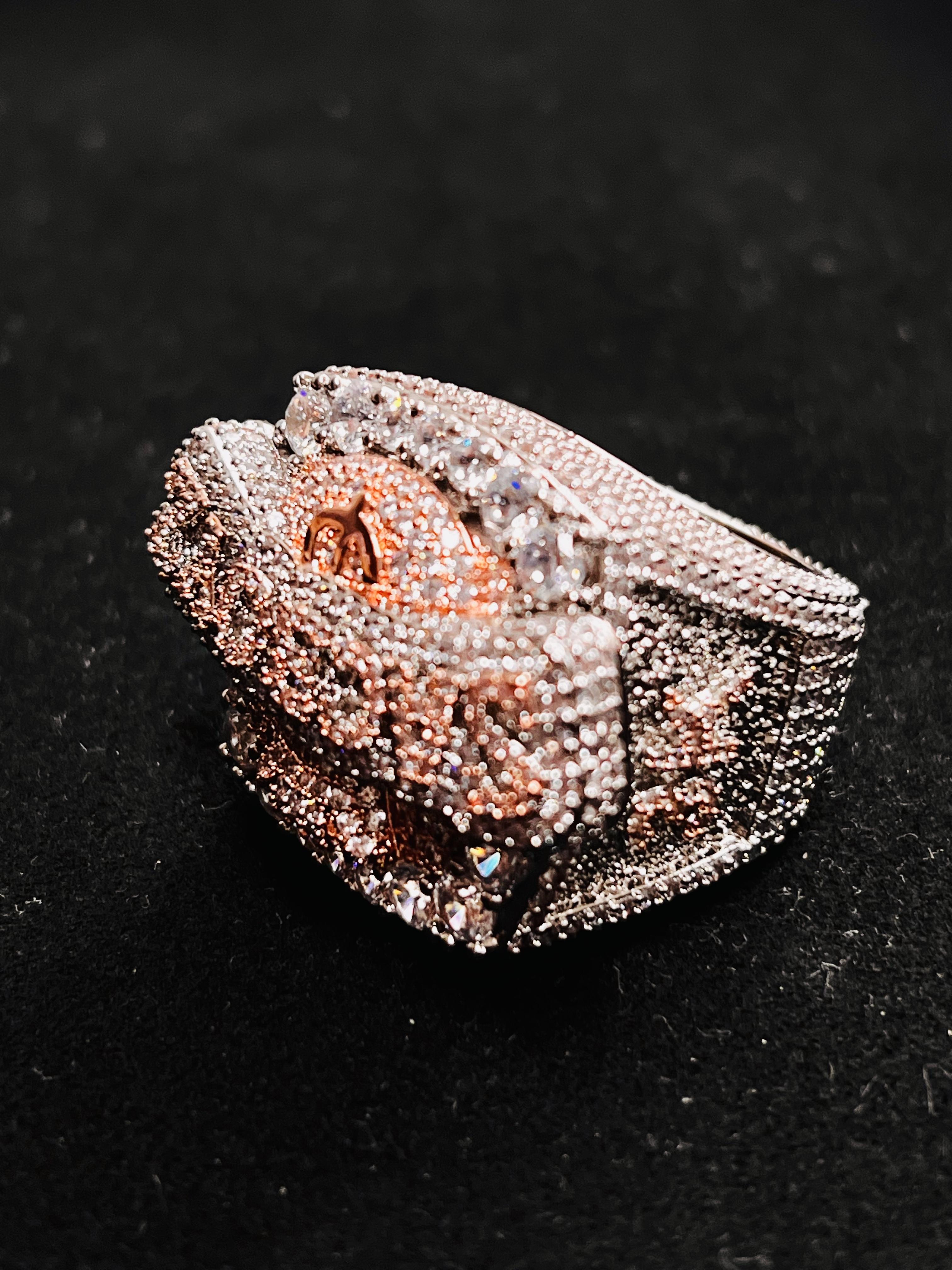 Luxury chilled personalized hip-hop boutique jewelry men's chilled champion ring genuine VVS silicon diamond ice-feel luxury style ring men's high-end ring, Mother's Day and Father's Day gift, large party wearing accessory