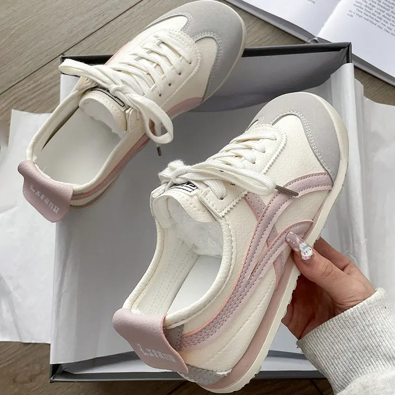 2026 Spring New Korean Style Casual Shoes Lace-up German Training Shoes Women's Flat White Shoes Student Sports Shoes。