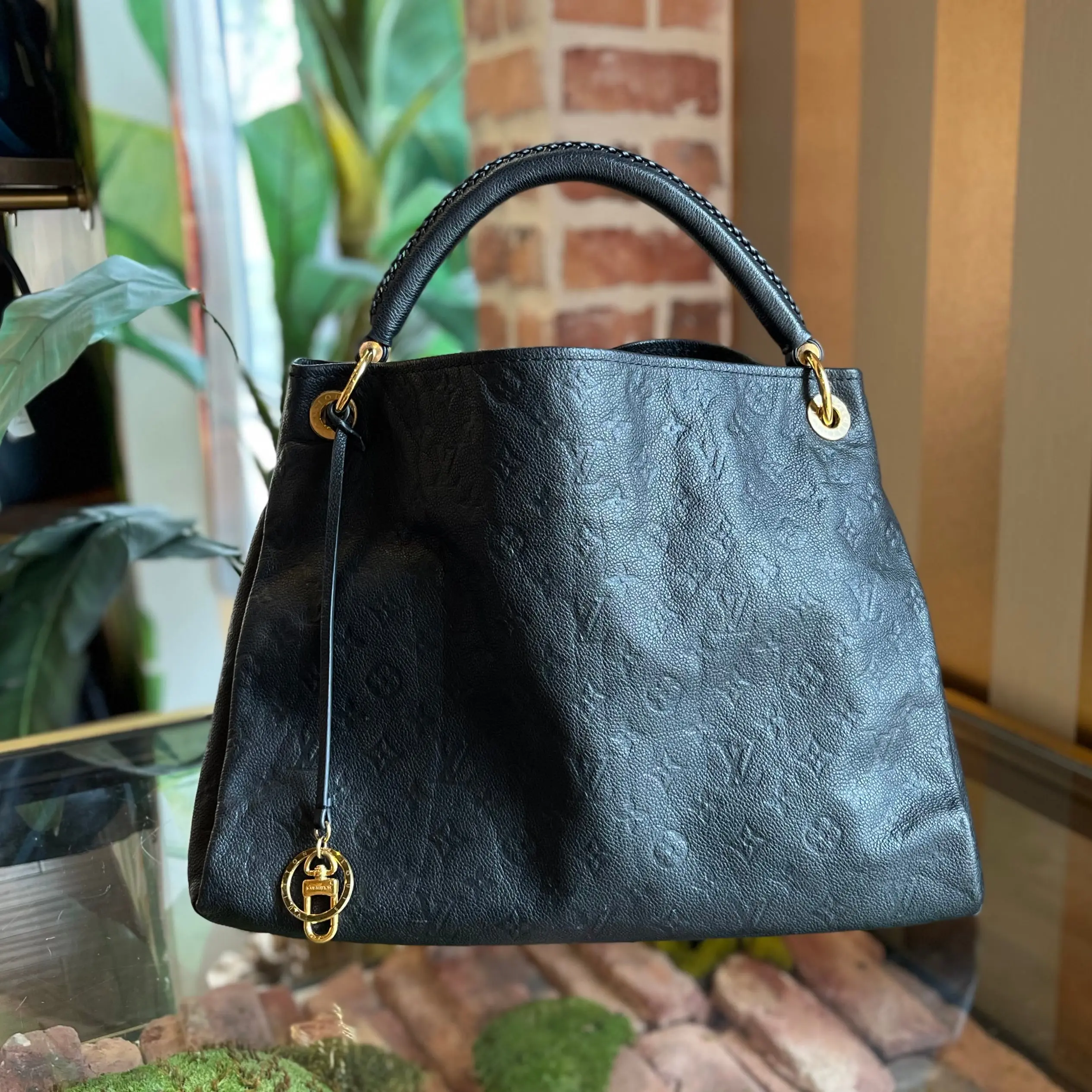 LOUIS VUITTON Artsy Black Empriente Leather Hobo