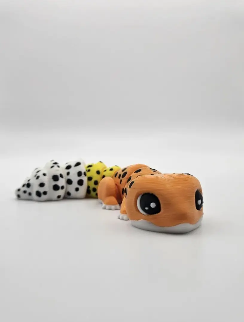 3D Printed Articulating Spotted Gecko Figurine Great Gift and Desk Figure