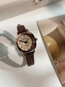 New Fashion Small Dial Square Watch for Women, Unique Wristwatch, Simple Vintage British Style, Small Quartz Watch, Fashionable Analog Watch