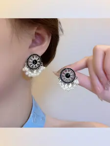 A pair of fashionable retro geometric inlaid faux pearl earrings, suitable for women's daily wear, ethnic clothing accessories, themed parties, and gift giving