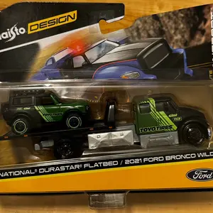 Maisto International Dura Star Flatbed/2021 Ford Bronco Wildtrak 1/64 Scale Diecast Model Toy Vehicle