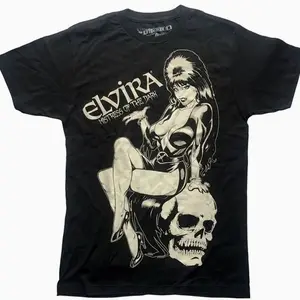 Vintage Elvira Mistress of the Dark Graphic T-Shirt Horror Movie Queen Pin-Up Goth Punk Skull Tee