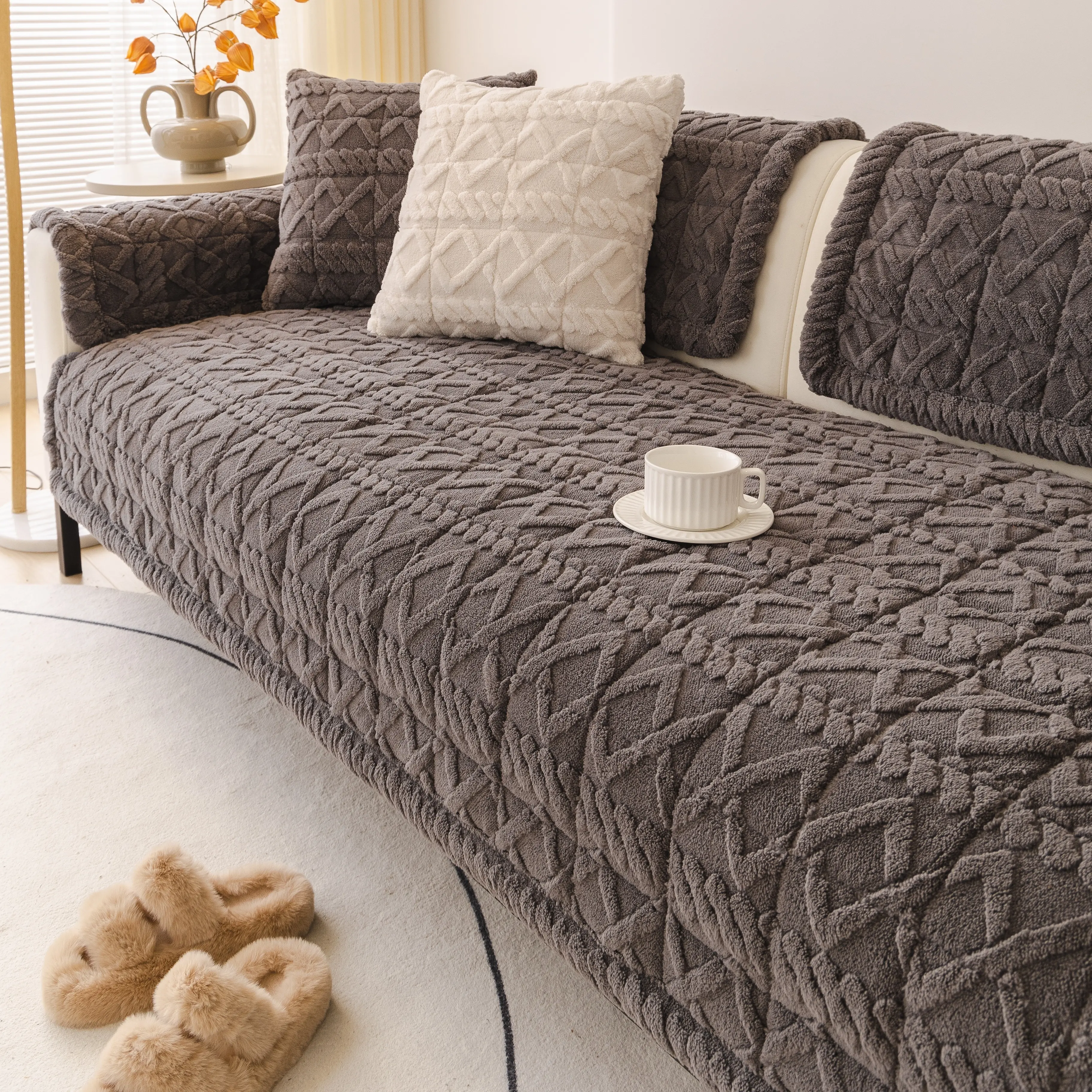【SlumberHome】 Solid Color Quilted Sofa Cover - 1 Count Soft Couch Cover for Sofa, Non-slip Cushion Protector for Home Living Room, Bedroom