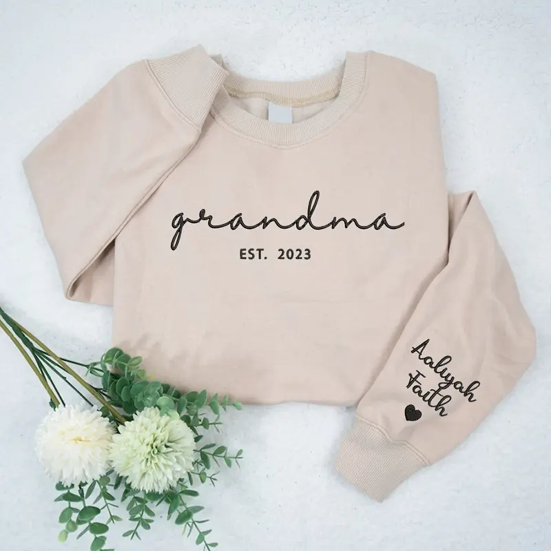 Custom Grandma Sweatshirt With Grandkids Names On Sleeve, Personalized Granny  Sweatshirt, Grandma Outfit, Gigi Mimi Clothing, Mothers Day Gifts