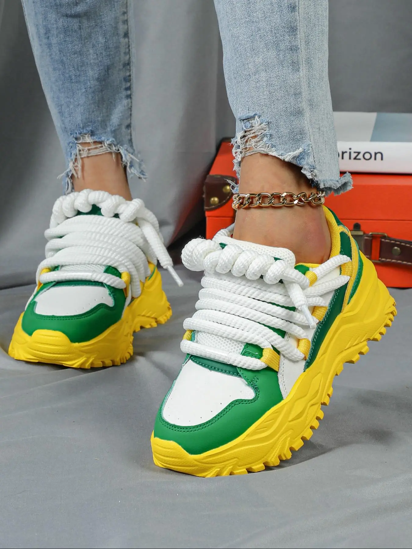 Women's Colorblock Lace Up Low Top Sneakers, Casual Comfortable Breathable Running Shoes, Running Athletic Footwear, Female All-match Round Toe Chunky Sneakers for Daily Wear