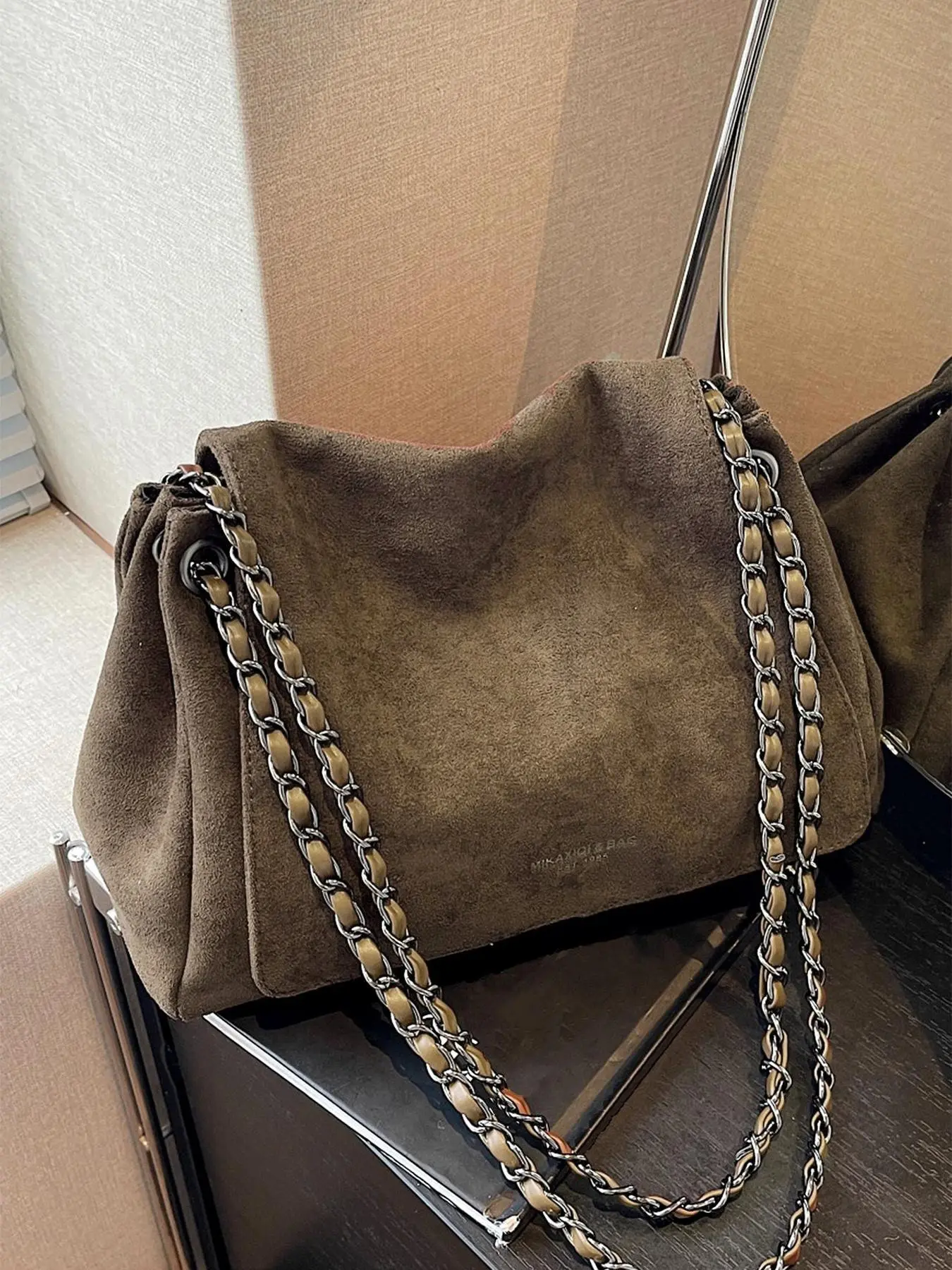 Retro Suede One-Shoulder Bag for Women, Casual Chain Shoulder Purse, Versatile Handbag for Daily Use and Commuting, Crossbody Bag, Messenger Bag