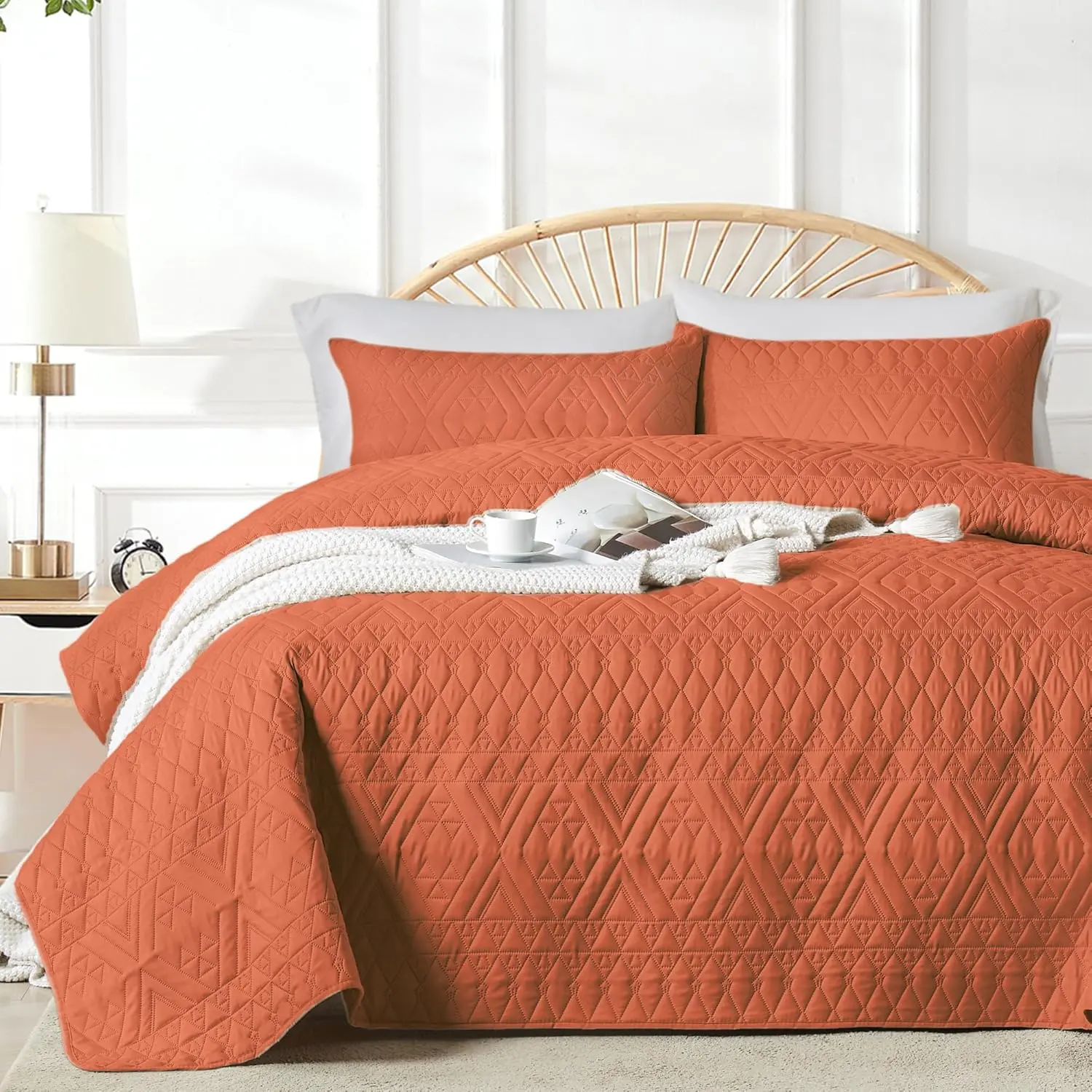 3-Piece Geometric Pattern Bedding Set, Full/Queen Size Burnt Orange Lightweight Microfiber Quilt Set with 1 Quilt and 2 Pillow Shams, All-Season Coverlet, Three-Piece