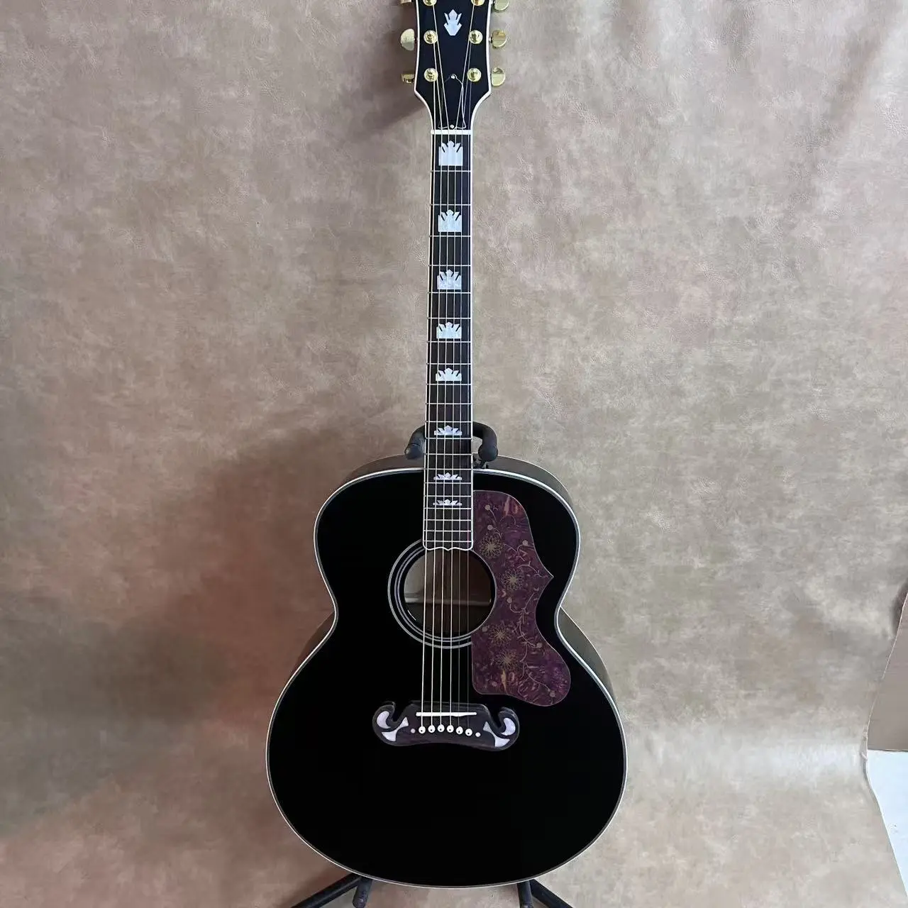 Right-Handed Handmade GIB J200 6-String Jumbo/Super-Jumbo Acoustic Guitar, 43in, 20 Frets, Rosewood Fingerboard, Maple Side & Back Panels, Mahogany Body Component