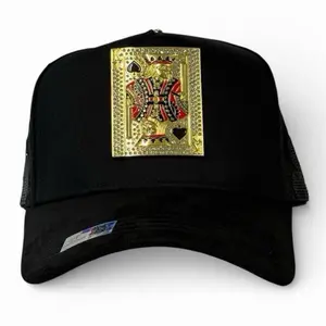 Gorra Black Trucker Hat with Gold King of Spades Emblem for Stylish Outfits