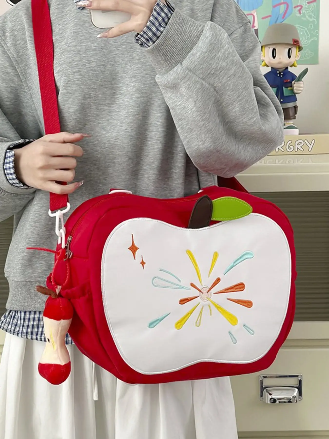 Cute Apple-Shaped Shoulder Bag, Casual Handbag Satchel, Spacious Makeup Bag for Travel, Large Capacity and Portable Design, Ideal for Work and Daily Use, Everyday Shoulder Bag