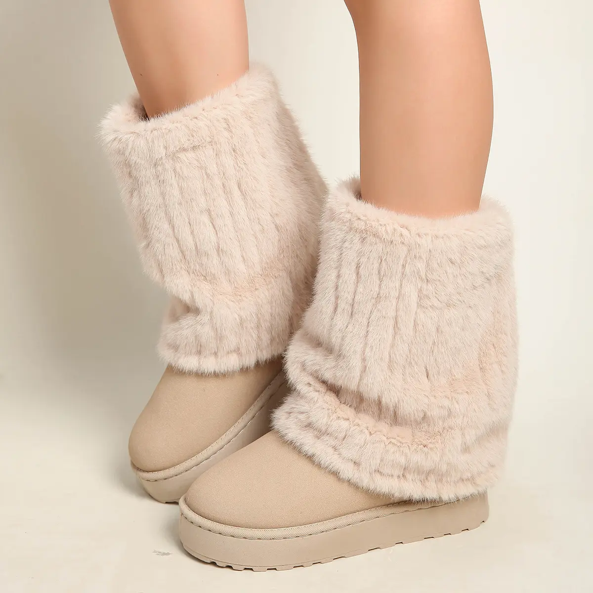 Women’s loose-fit fashionable faux fur snow boots with a thick platform sole, round toe design, warm and fluffy faux fur collar—winter casual outdoor street-style boots
