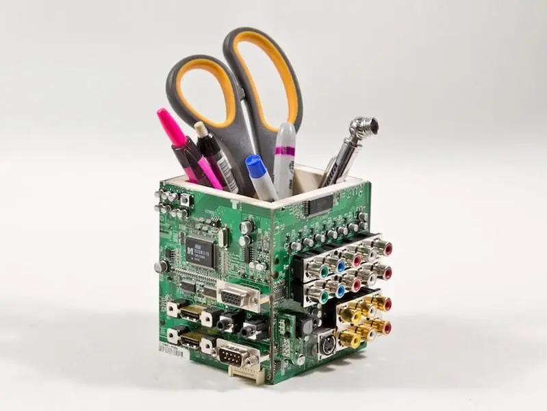 Circuit Board Pencil Pen holder, Computer Industrial look with engineer feel for the IT nerd in your life. Upcycled geek cool practical gift