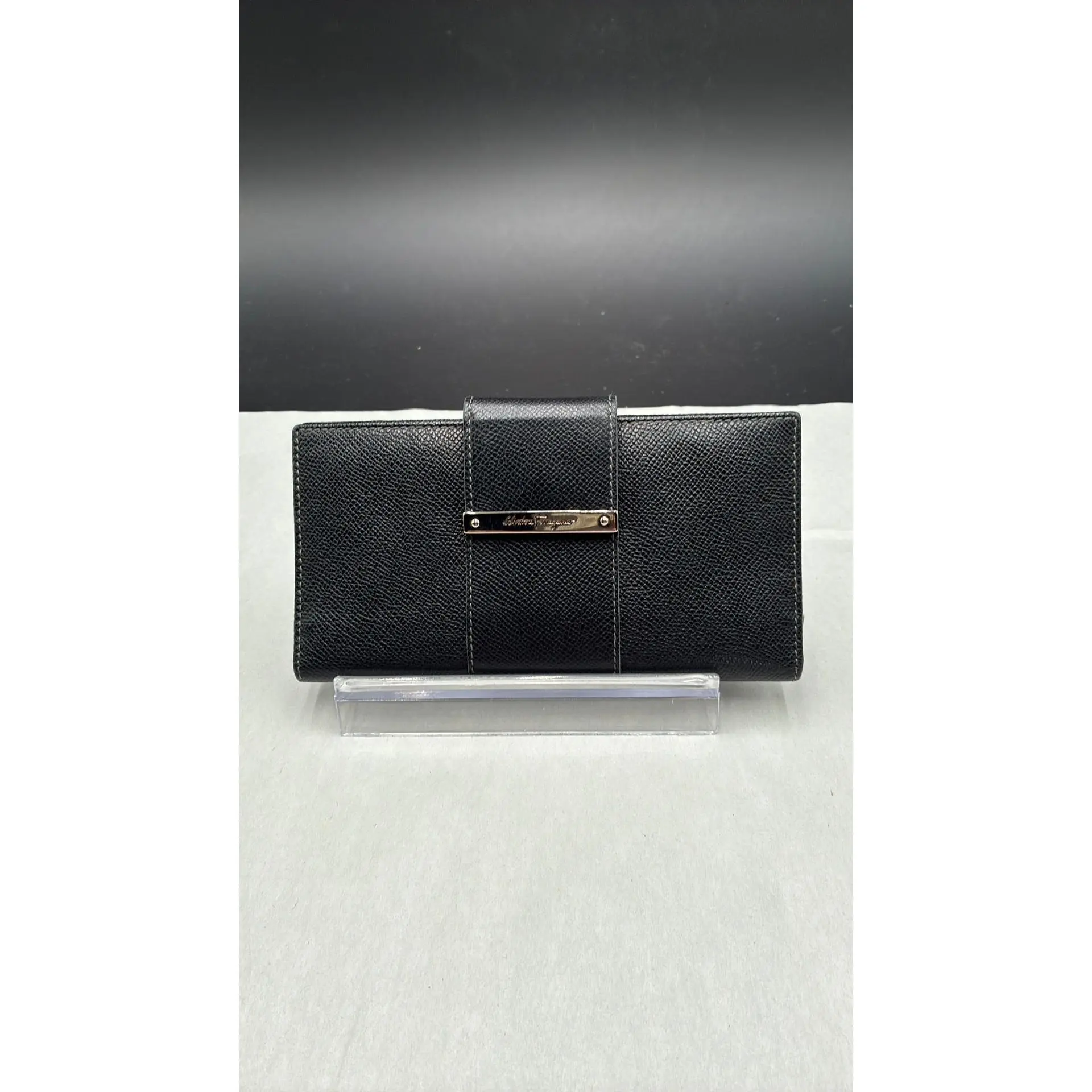 Pre-owned Leather Luxury Bags & Accessories Salvatore Ferragamo Continental Wallet, Black Date Code: JP227710. Entrupy ID: QXGKWD8.
