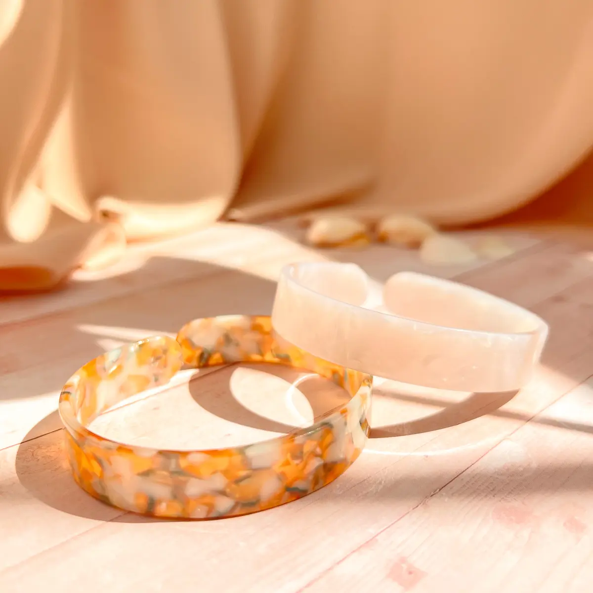Viva Joya 2pcs Bangle Bracelets for Women,  Resin Bracelet Set, Acrylic Plastic Adjustable Tortoise White Jewelry, Regular and Plus Sizes
