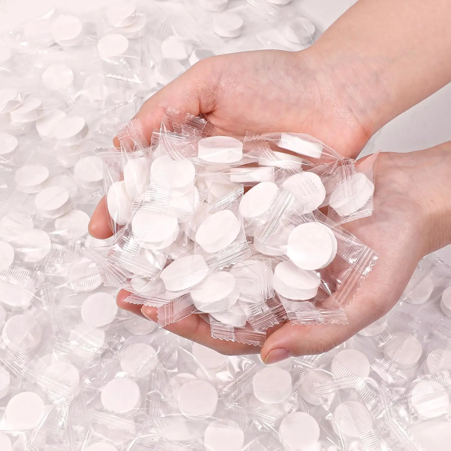 100 PCS Bulk Water Absorbent Compressed Towels - Disposable Face Towelette Wipes, Lightweight Mini Portable Coin Tissues, Travel & Camping Bathing Accessories (Beauty & Personal Care)
