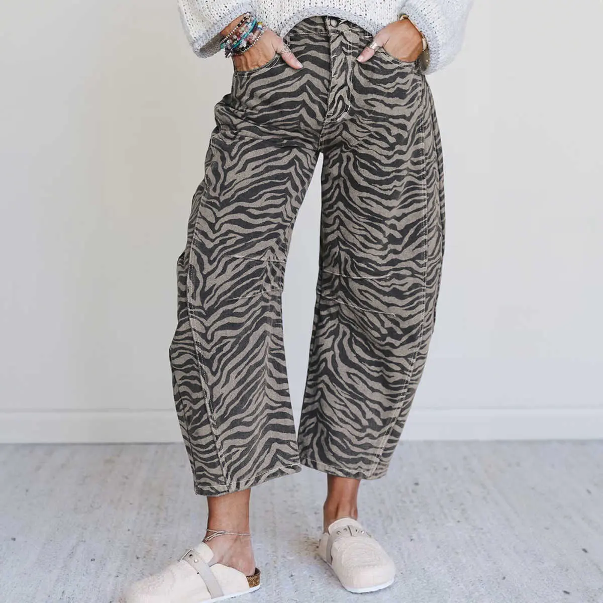 Gray Zebra Stripe Printed Barrel Jeans, Casual Wide Leg Denim Pants For Women, Loose Comfortable Stylish Fit For Daily Street Outdoor Vacation Wear SummerVibes