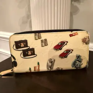 Pre-owned Louis Vuitton Patent leather Small Leather Goods Special Edition Sticker zippy wallet