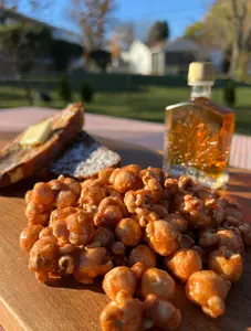 French Toast Candy Popcorn Snack Sweet - Crunchy Treat with Sweet Flavor - Ideal for Snacking and Enjoying