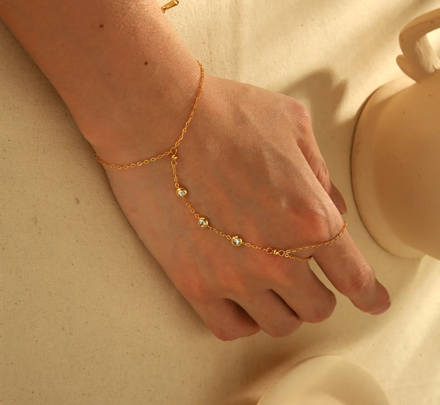 It Girl Gold Diamond Handchain