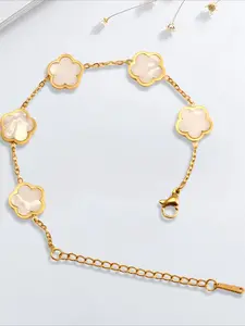 A Fashionable and Versatile Lucky Five-leaf Flower Bracelet, Suitable for Wearing To Banquets and Christmas, An Essential Gift, Flower Design Bracelet, Fashion Bracelets