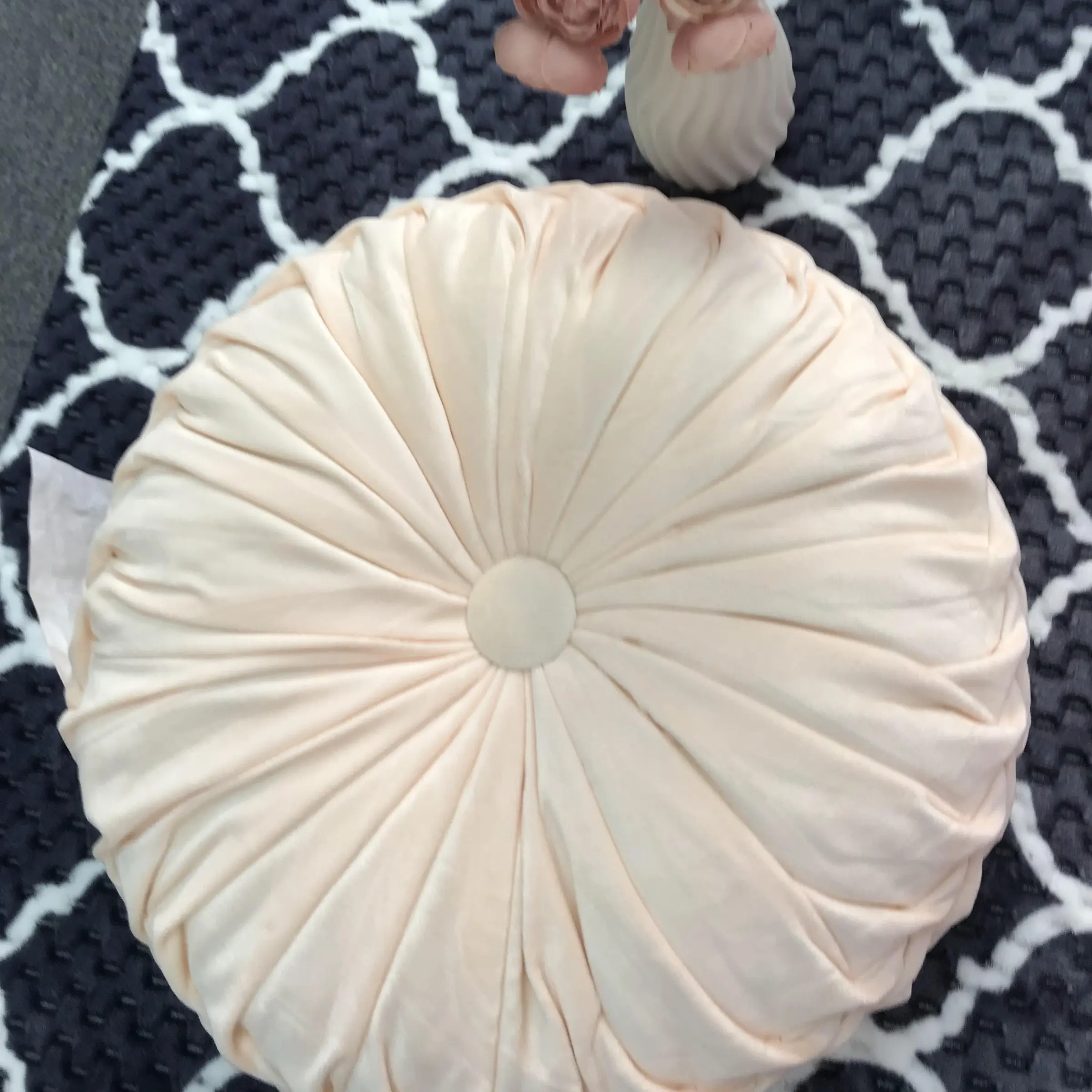 Pleated Velvet Round Throw Pillow, Soft Polyester Filler, Decorative Pillow for Sofa Bed Living Room Bedroom, Couch Cushion, Soft Cushions