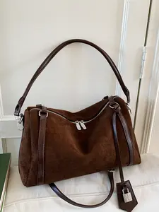 Simple textured contrast color Boston tote bag, Handbag Shoulder Bag, fashionable and trendy one-shoulder underarm crossbody bag, niche design versatile pillow bag, suitable for daily wear, commuting and other scenarios.
