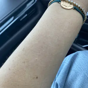 Jergens Natural Glow Hydra Gel Moisturizer + Hyaluronic Acid, Hydrating Tanning Gel Cream for Face and Body, Fragrance-Free Self Tanner, 8.3 Oz