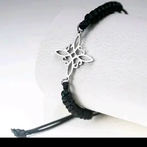 Envy and protection  Female Nudo de bruja