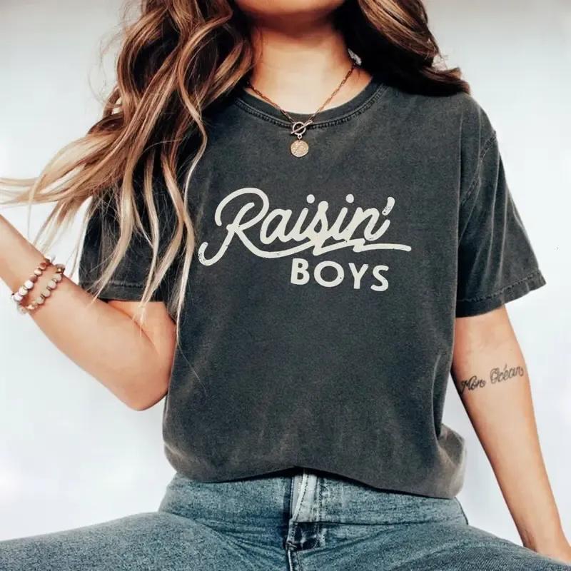 Comfort Colors Raising Boys Boy Mom Mama T-shirt, Trendy 90s Shirt For Cool Mom, Vintage Mom Shirt, Mothers Day Gift For Mom – KitchenEra