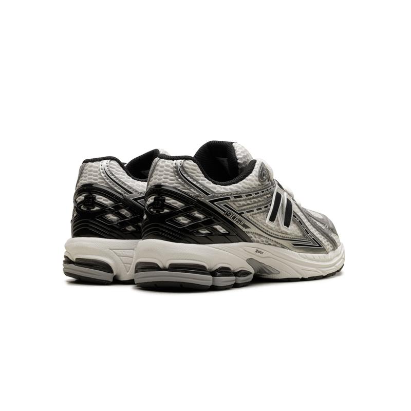 1906 GS "Silver Metallic Black" GC1906ER