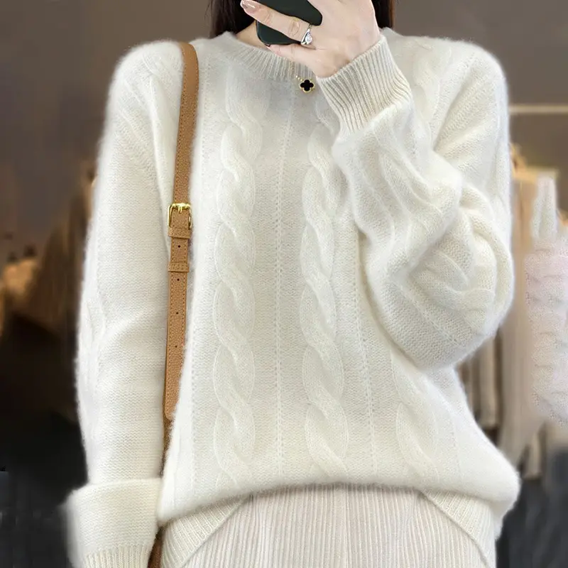 Round neck pullover, milky white