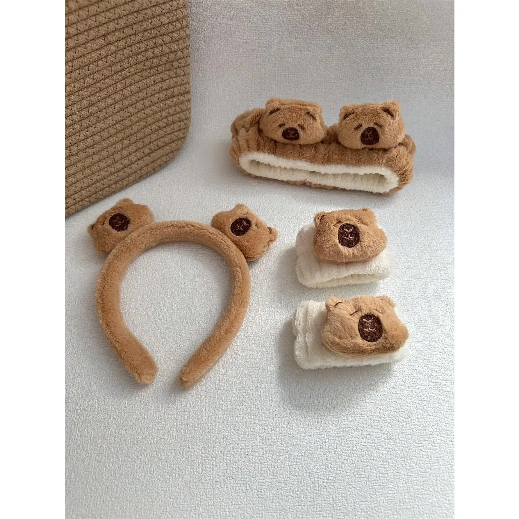 Women's Capybara Plush Cartoon Headband & Metal Wash Wristband 3-Piece Set, Female Fashion Hair Accessories for Face Washing, Skincare