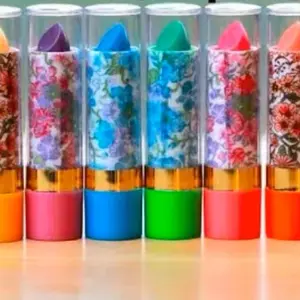 6 Mood Magic Changing Lipstick-Colorful Lipgloss Makeup Cosmetic Glossy with Color-Changing Formula & Elegant Design for Special Occasions.   / En español / 1 Lápiz labial mágico que cambia de color al azar - Lápiz labial colorido, brillo labial, maquilla