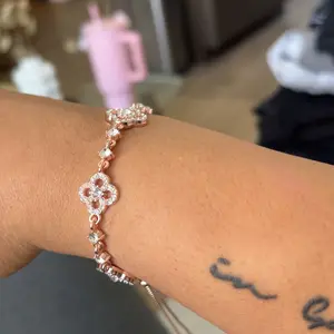 Women's Four-Leaf Clover Bracelet, Allergy-Free Alloy Waterproof Bracelet with Adjustable Fit, Multicolor Options