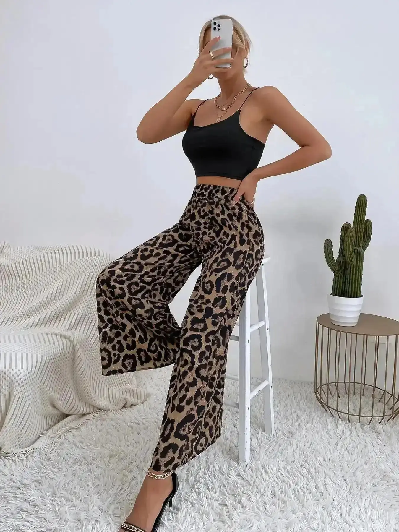 Stretchy Yoga Leggings, Lightweight Loose-Fitting Wide-Leg Pants, Fashionable Casual Design, Comfortable All-Day Wear, Perfect for Daily, Loose Legged Palazzo, Joggers Fit, Loungewear, Sunny Days, Simple Style