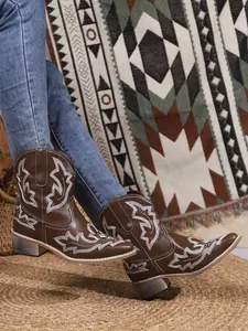 New Fall Winter Embroidered Western Cowgirl Cowboy Short Boots for Women, Pointed Toe Low Heel Ankle Boots, American Classic Style Versatile Commuter Outerwear